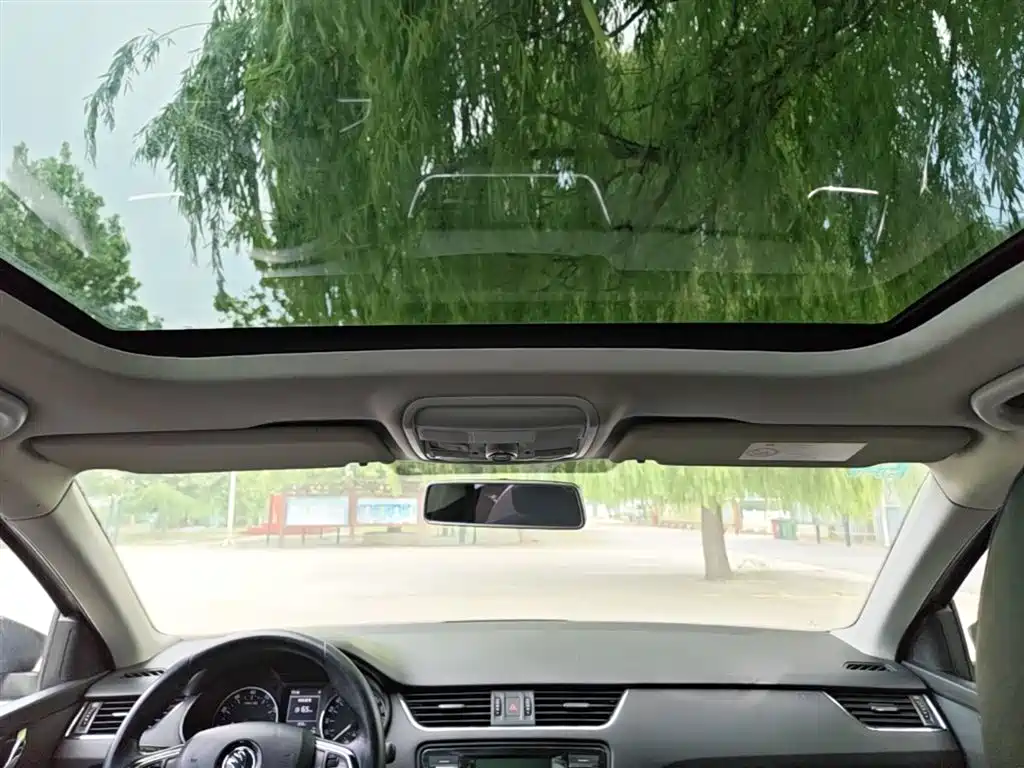 Škoda Octavia 2017 1.6L Automatic Smart Edition фото 18