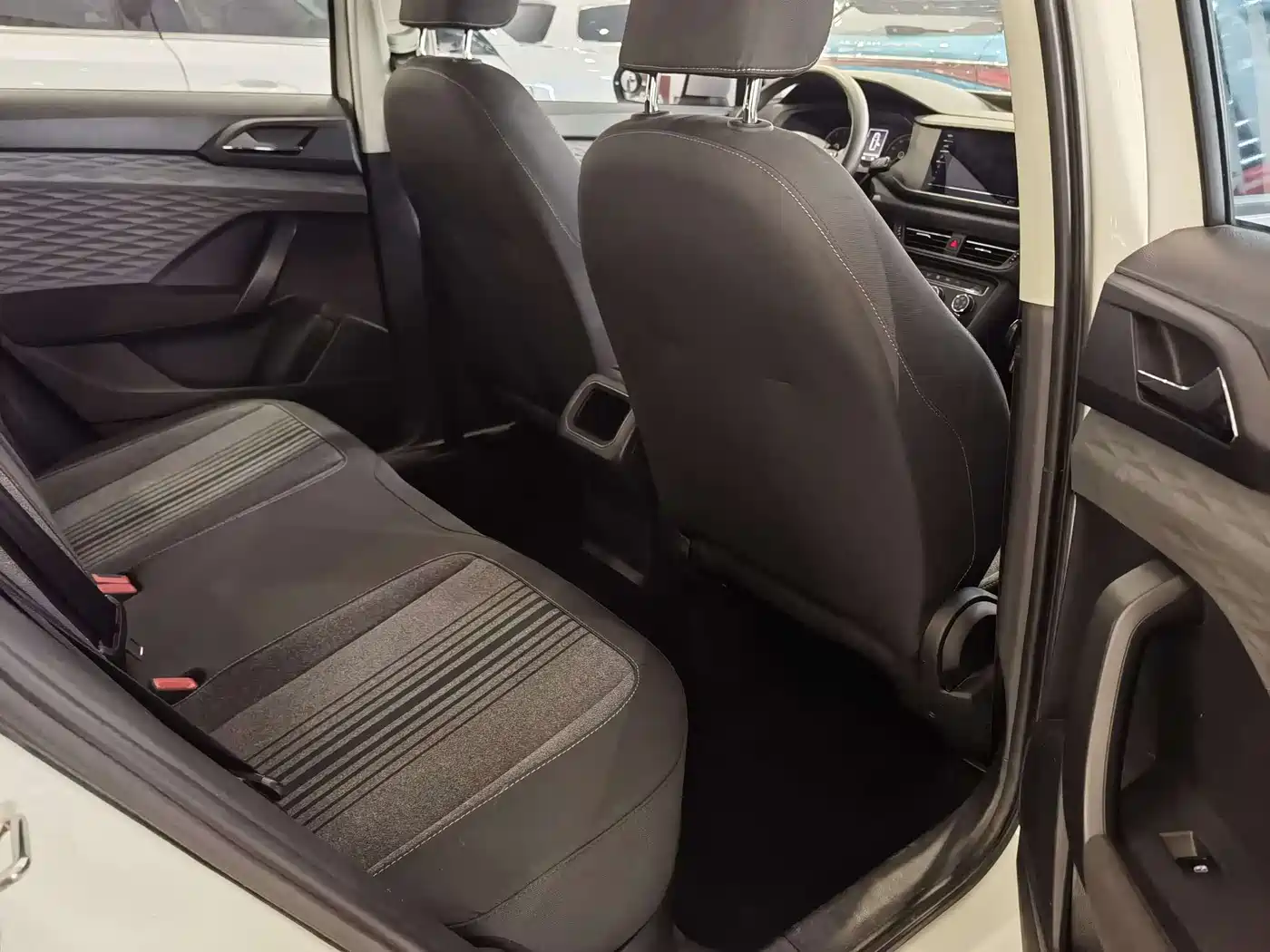 Volkswagen Tharu 2021 Model 280TSI 2WD Trend Edition фото 12