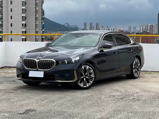BMW 5 Series 2025 530Li Premium Luxury Package — фото 1