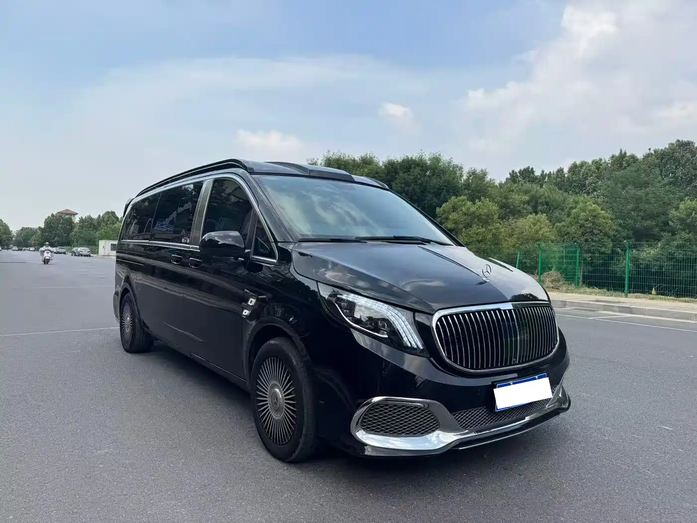Mercedes-Benz Vito 2023 2.0T Elite 7-Seater фото 3