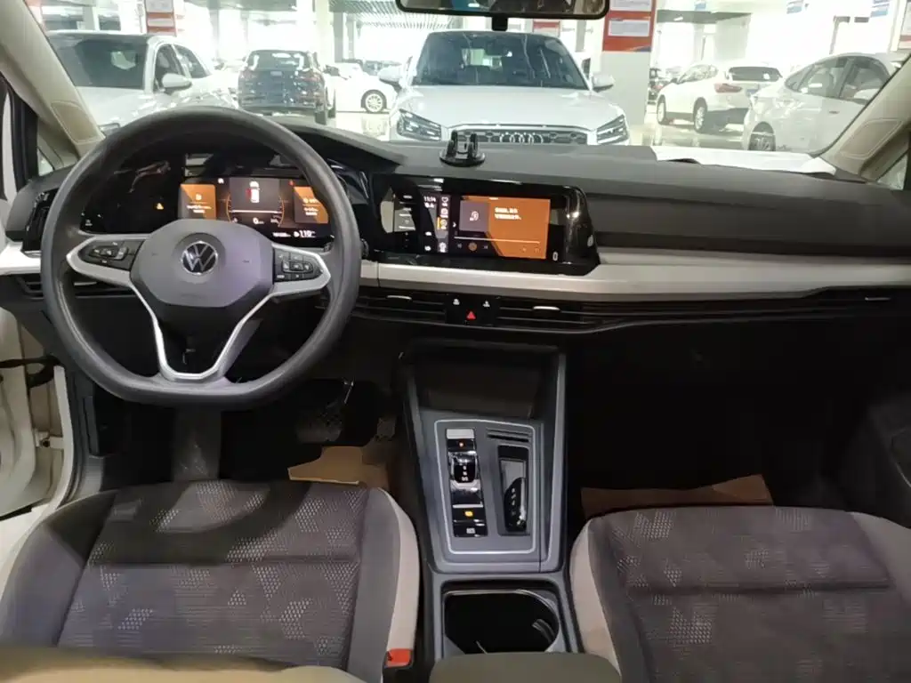 Фото 6 - Volkswagen Golf