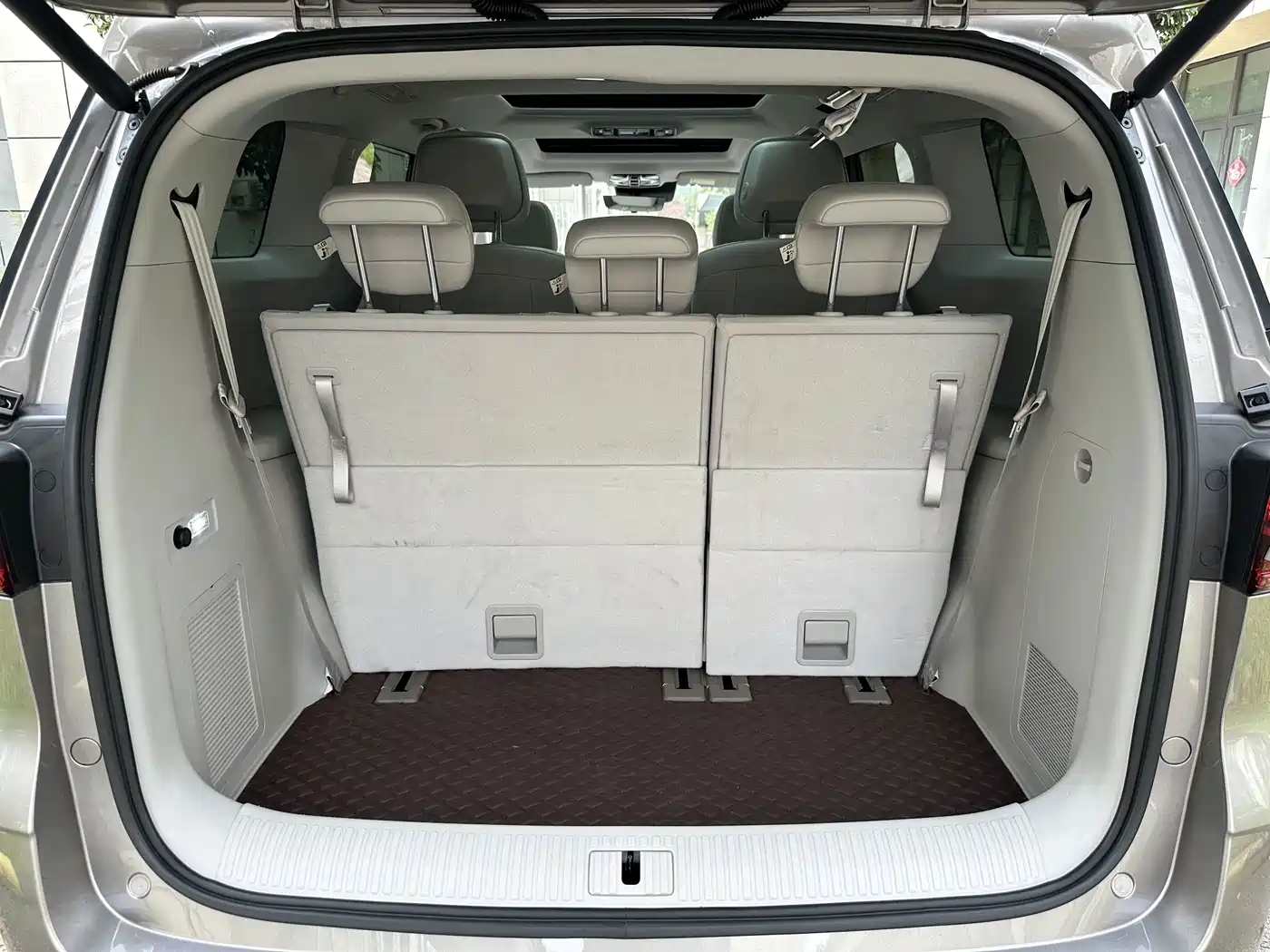 Roewe iMAX8 EV 2024 2025 1.5T DMH Land Luxury Edition