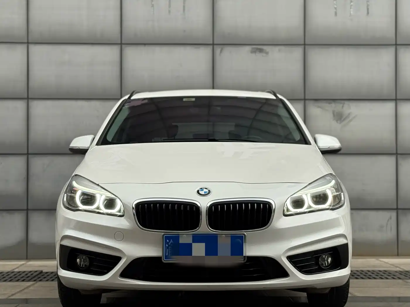 BMW 2 Series Touring 2016 218i Sport Design Package фото 2