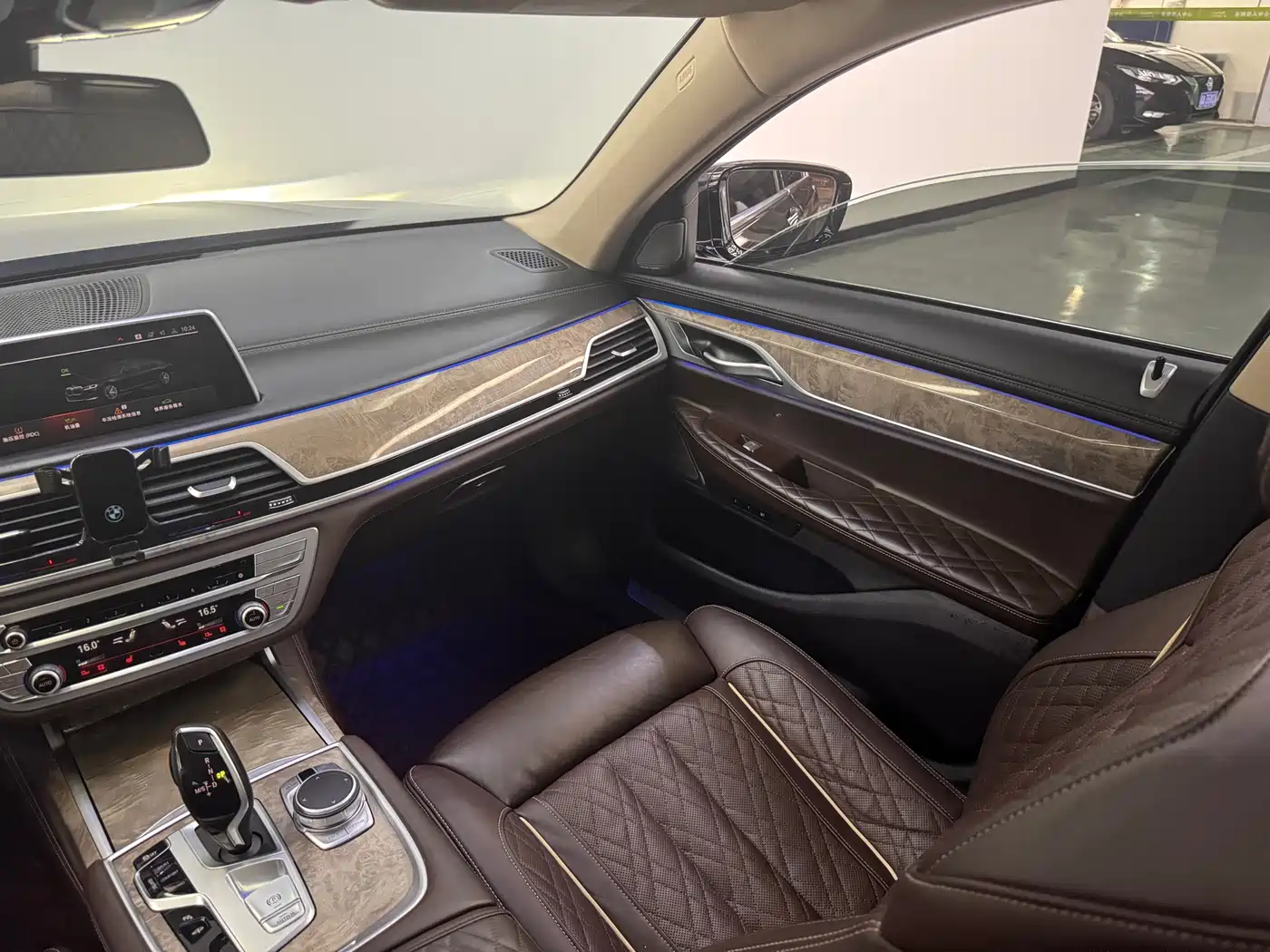 BMW 7 Series 2021 Model 740Li Leading Luxury Package фото 15