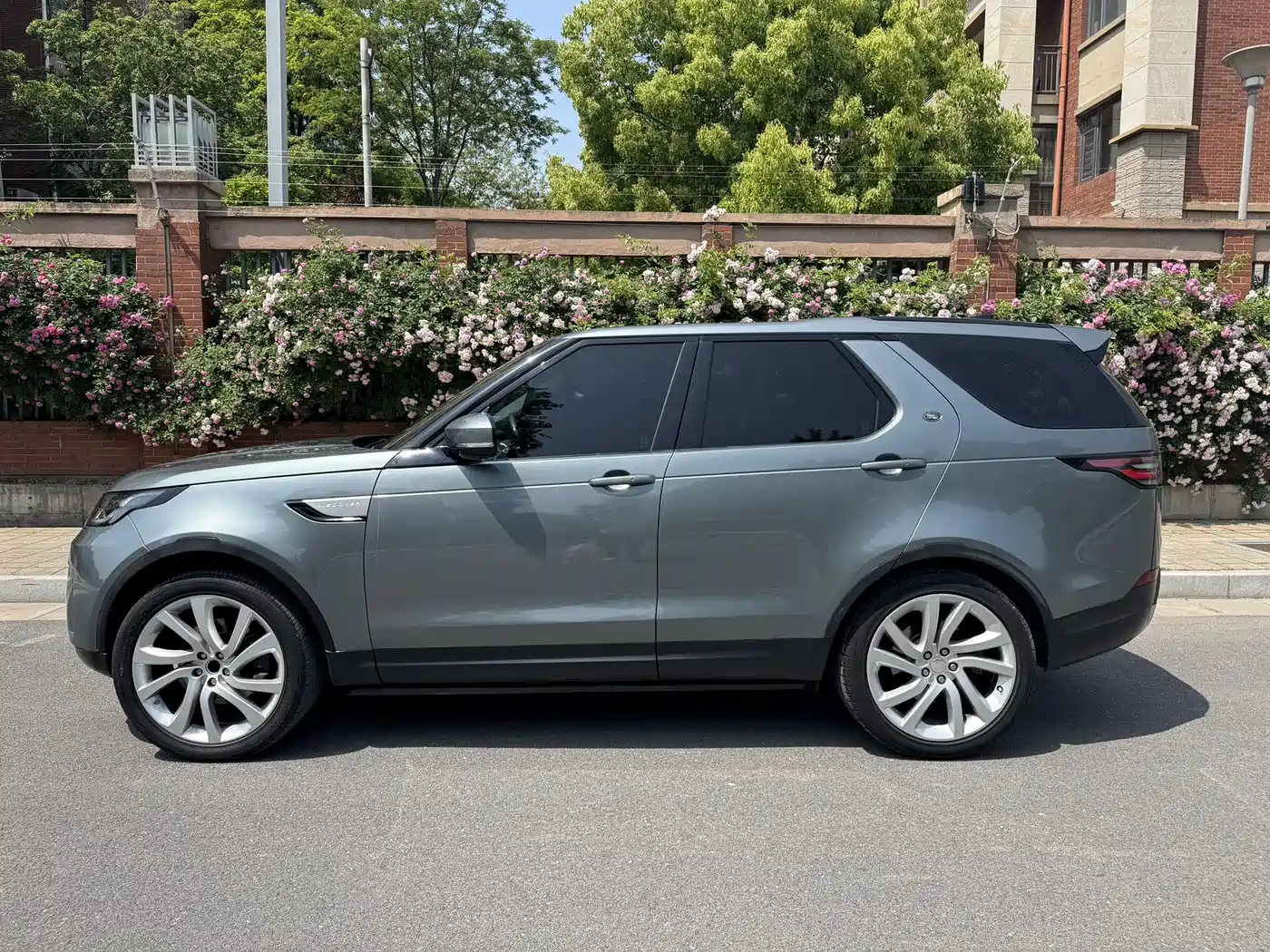 Land Rover Discovery 2017 3.0 SC V6 Launch Limited Edition фото 9