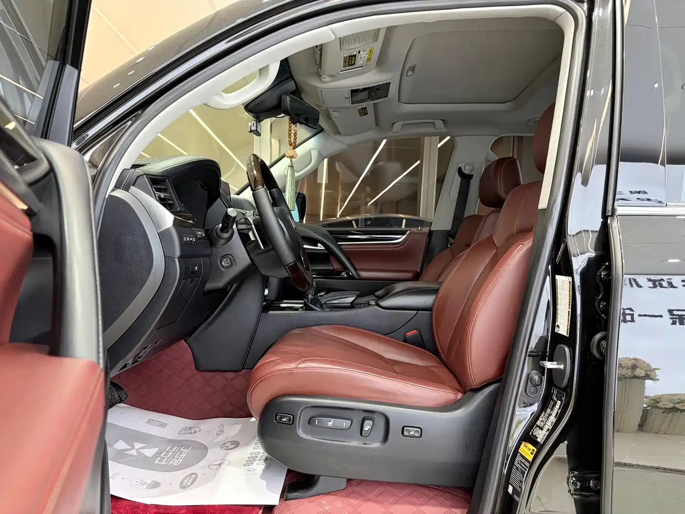 Фото 9 - Lexus LX