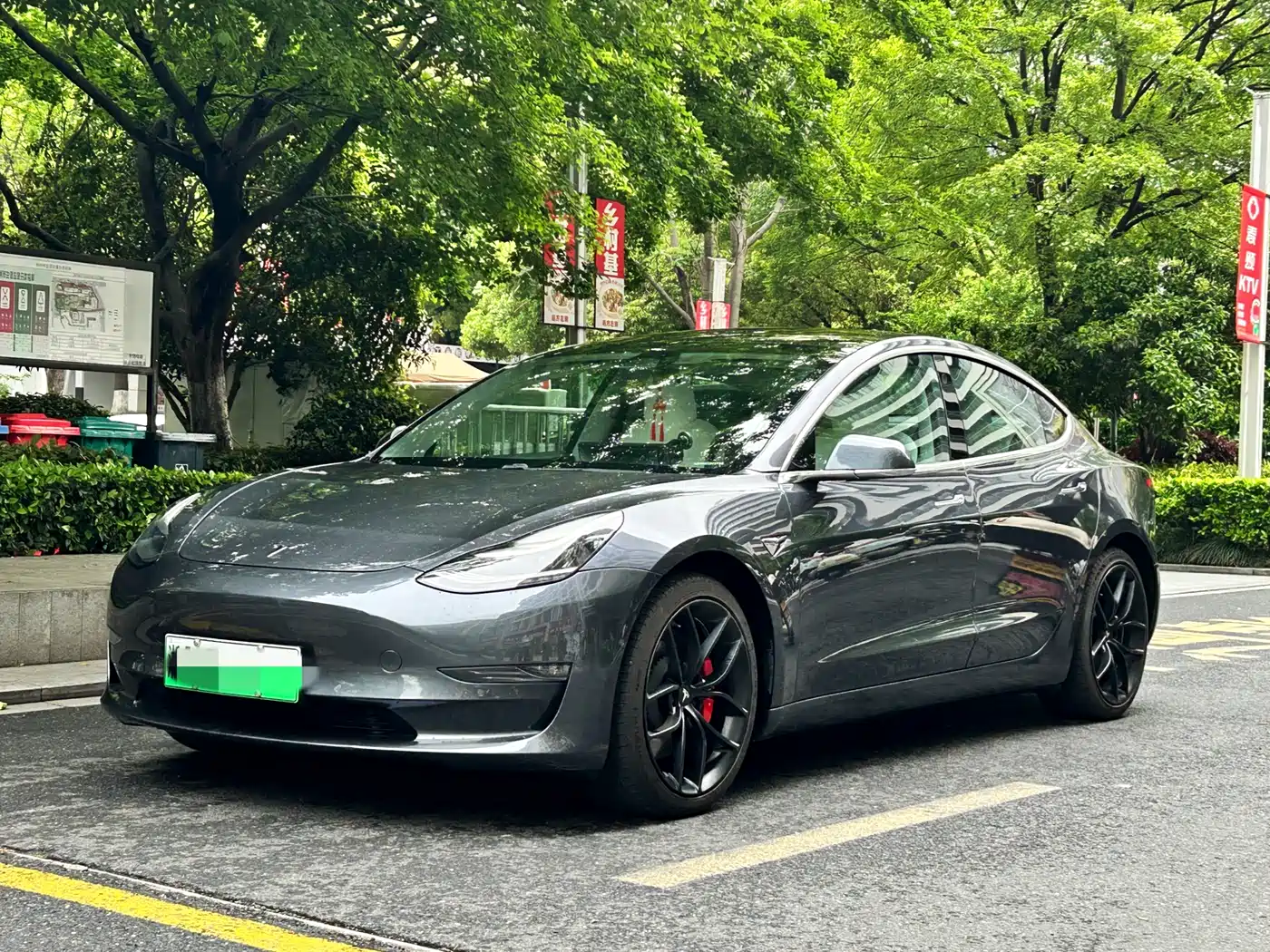TESLA MODEL 3