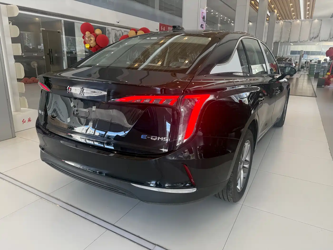 Hongqi E-QM5 2026 2025 Model 500km Travel Edition