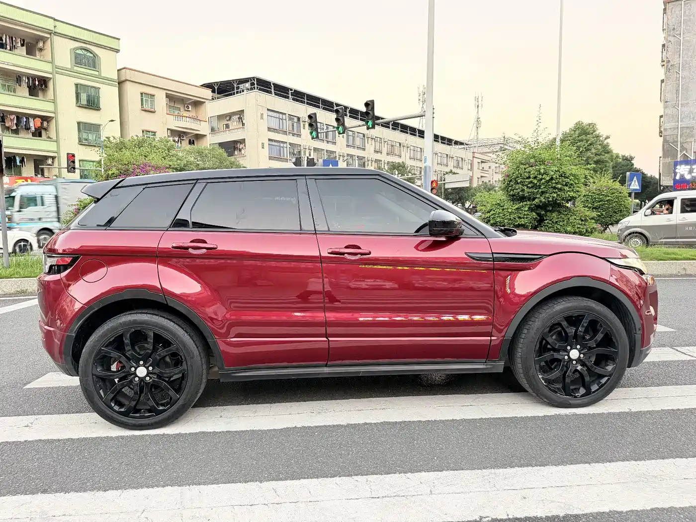 Land Rover Range Rover Evoque (Import) 2015 2014 2.0T 5-door Brilliance Sport