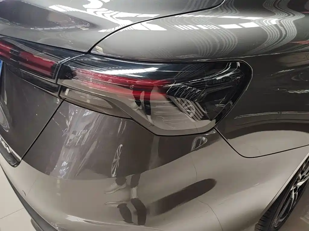 Фото 8 - Geely Binrui