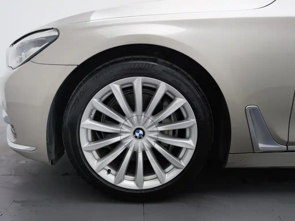 Photo 17 - BMW 7 Series