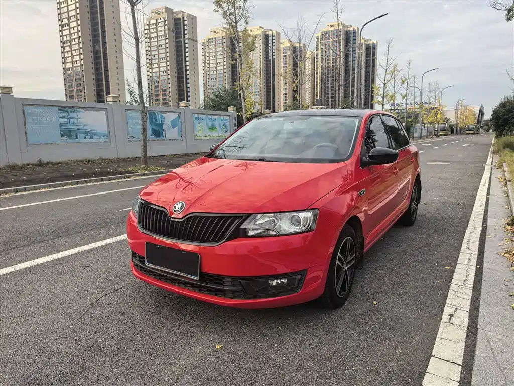 Škoda Skoda Rapid Spaceback 2016 Facelift 1.6L Automatic Smart Edition