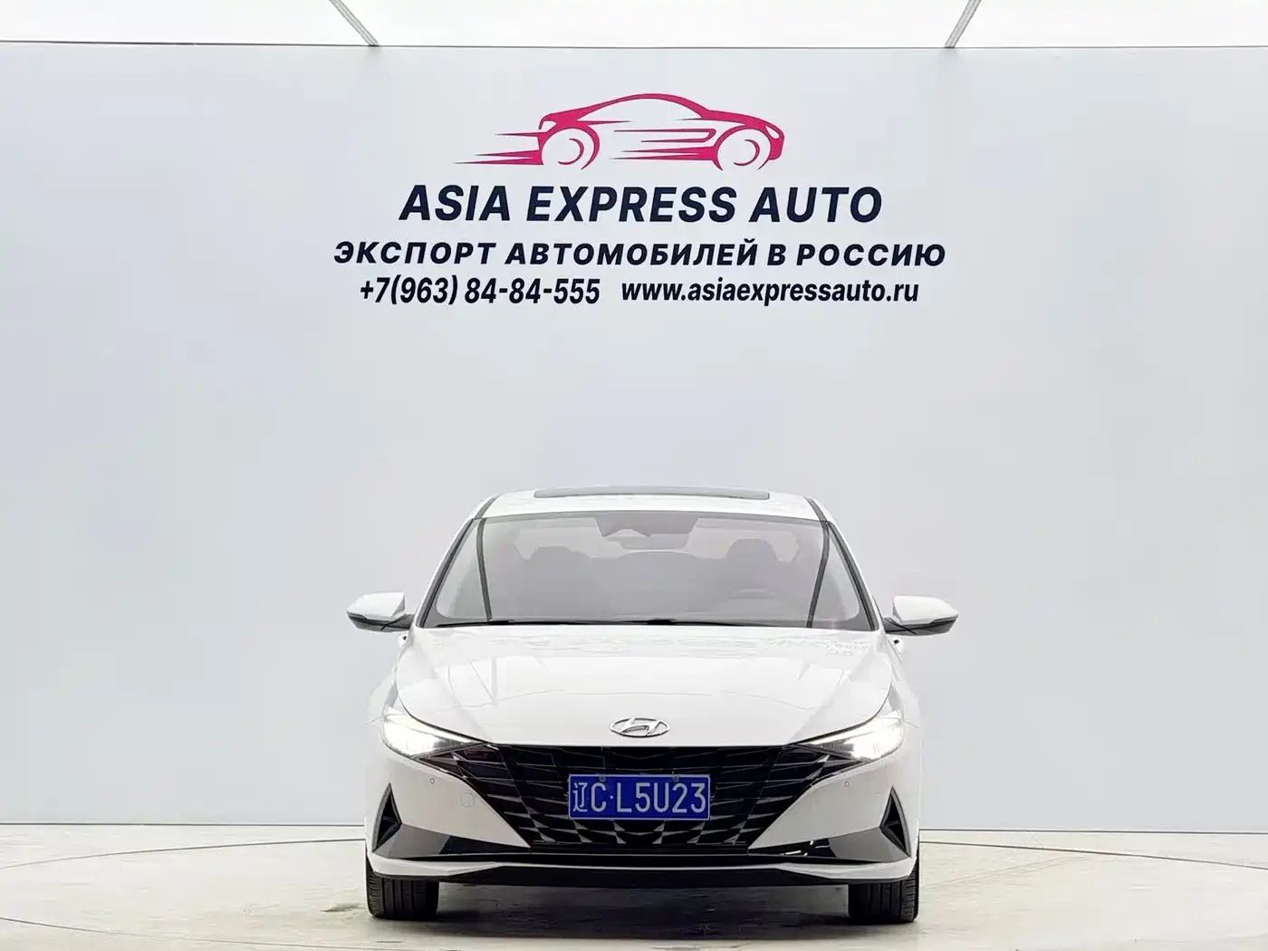 Hyundai Elantra 2022 1.5L CVT LUX Premium Edition фото 2