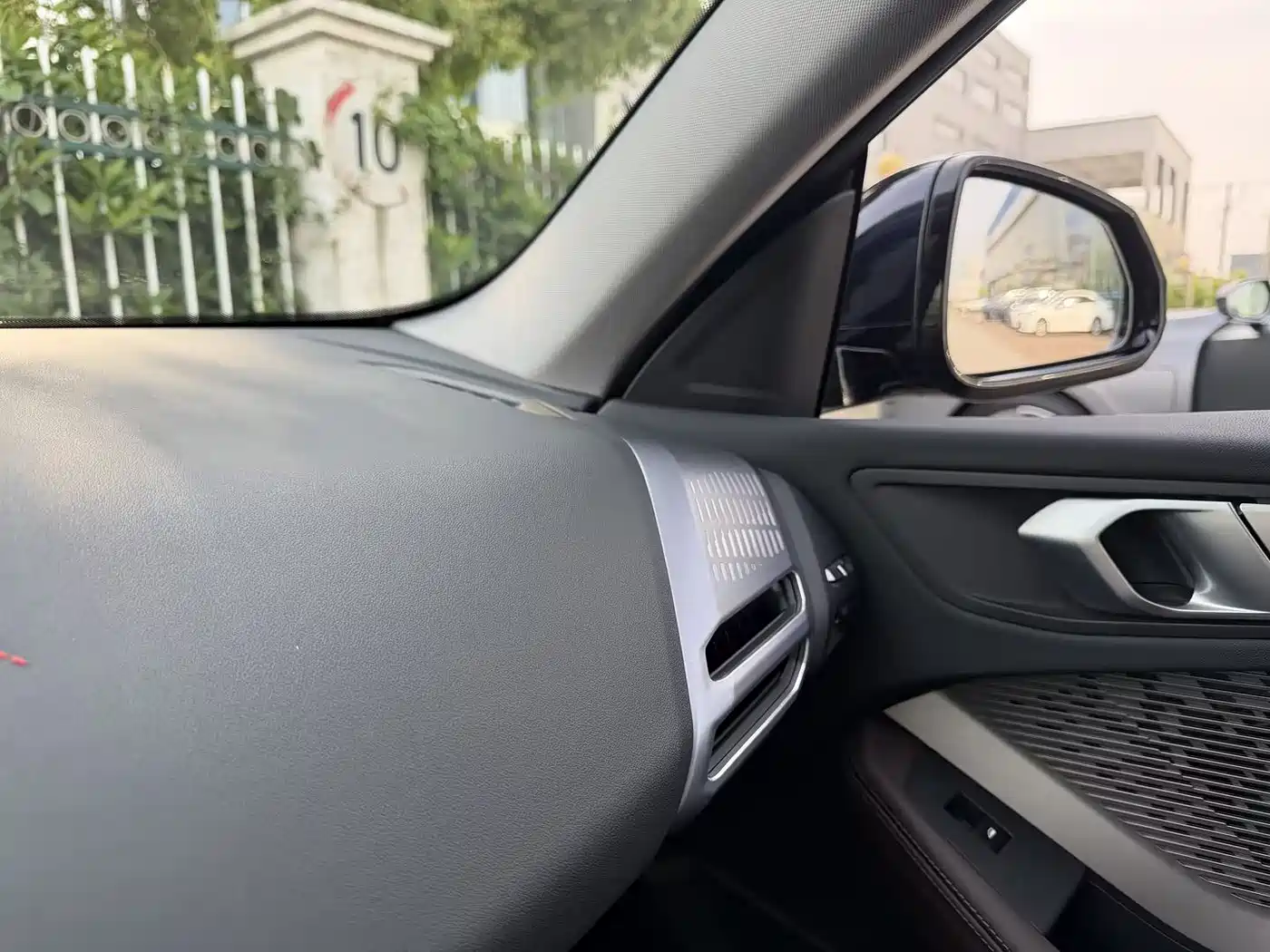 BMW 2 Series 2025 225L M Sport Package фото 16