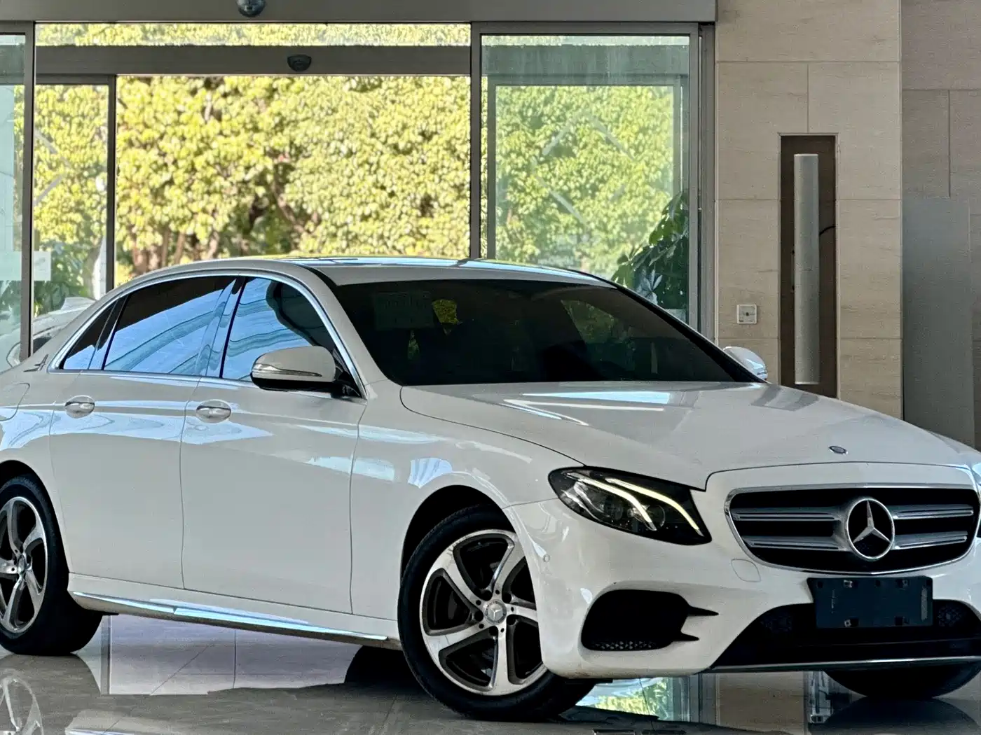 Mercedes-Benz E-Class 2017 E 200 L 4MATIC фото 3