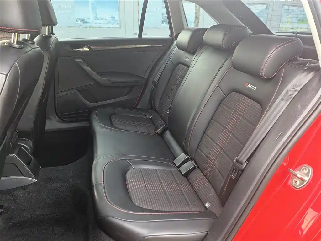 Škoda Skoda Rapid Spaceback 2016 Facelift 1.6L Automatic Smart Edition фото 24