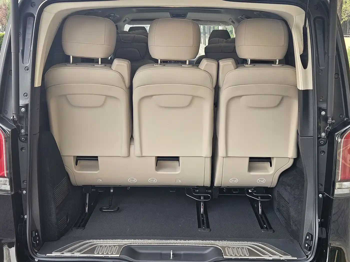 Mercedes-Benz V-Class 2024 V 300 L Long Wheelbase Luxury Edition фото 24