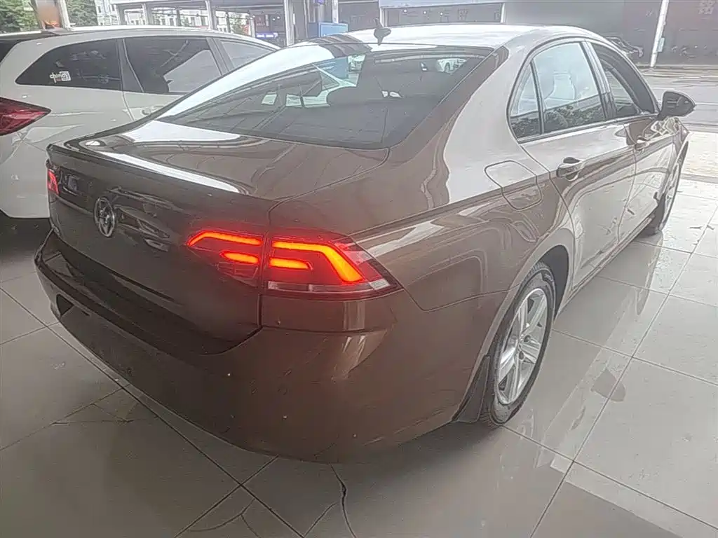 Volkswagen Lamando 2015 230TSI DSG Style фото 7