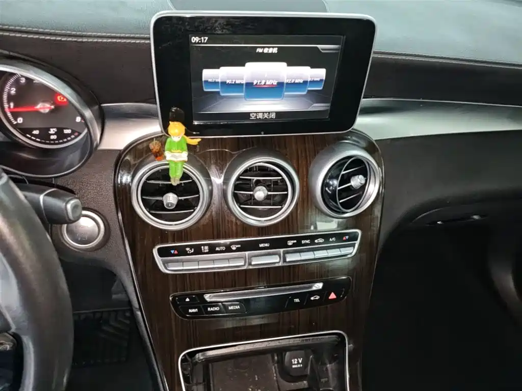 Mercedes-Benz GLC 2019 Facelift GLC 260 L 4MATIC Luxury фото 20