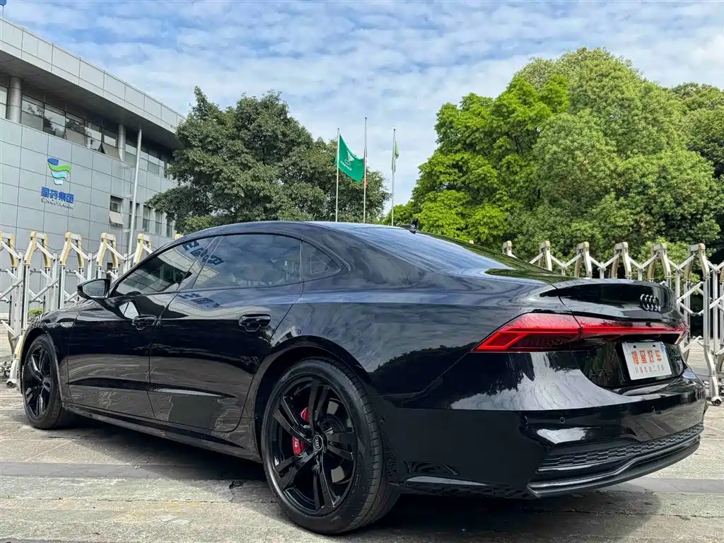Фото 5 - Audi A7L