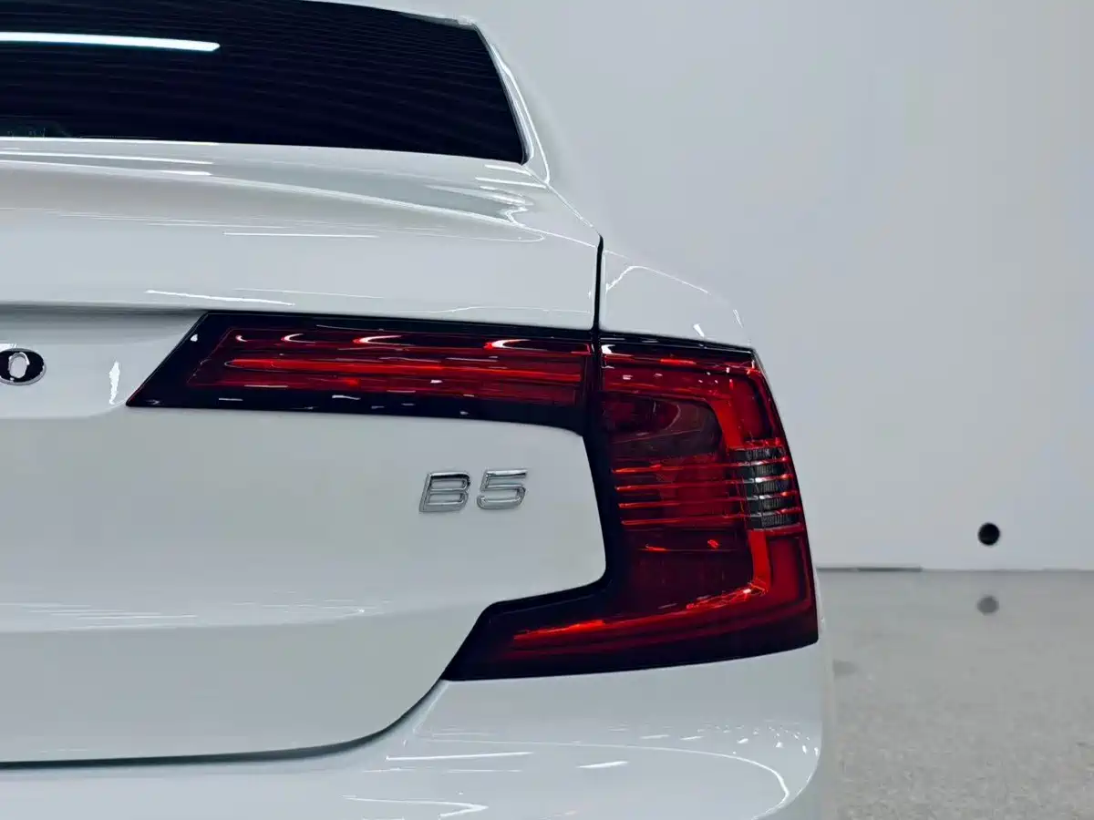 Фото 20 - Volvo S90