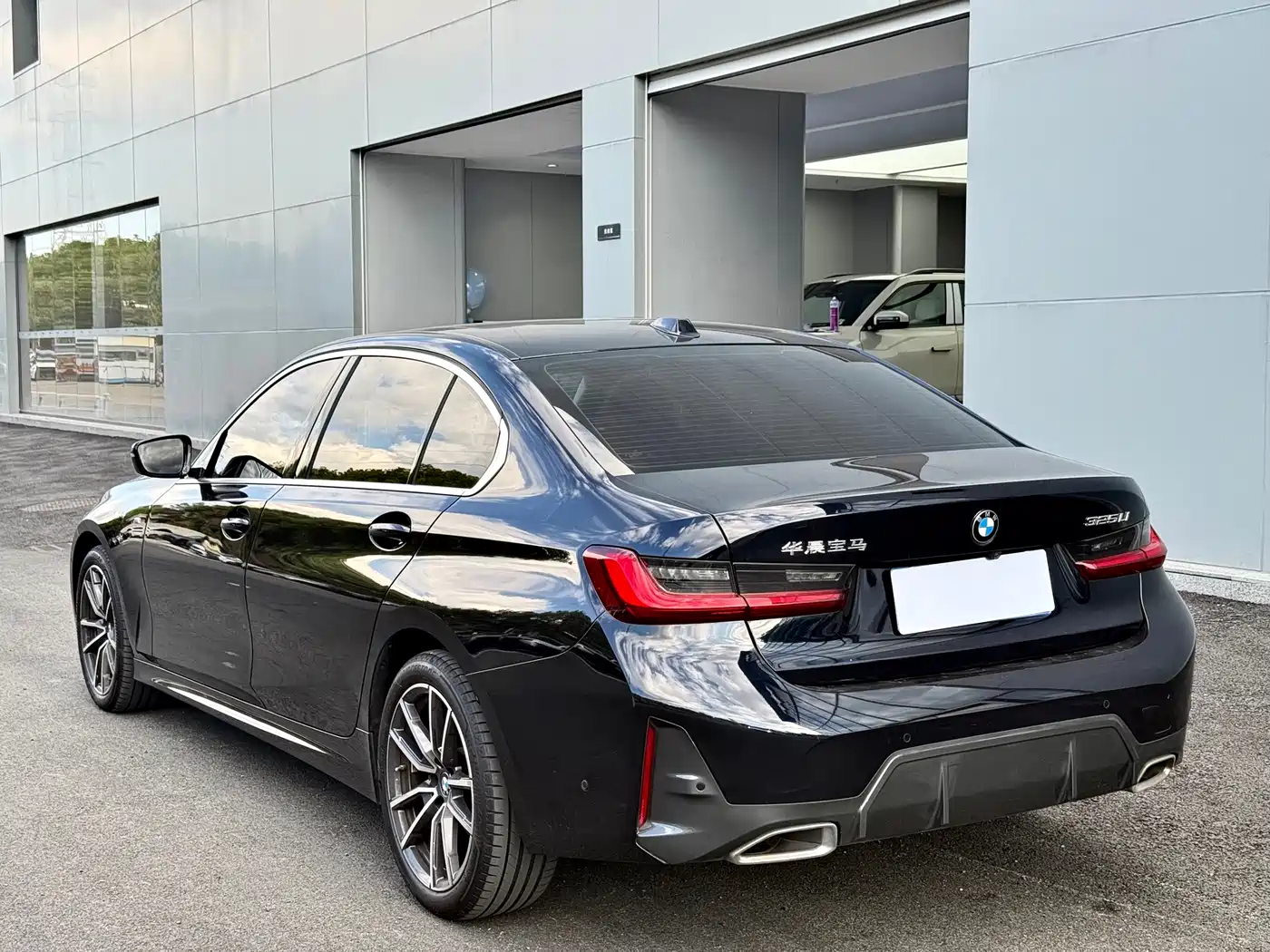 BMW 3 Series 2023 325Li M Sport Package фото 11
