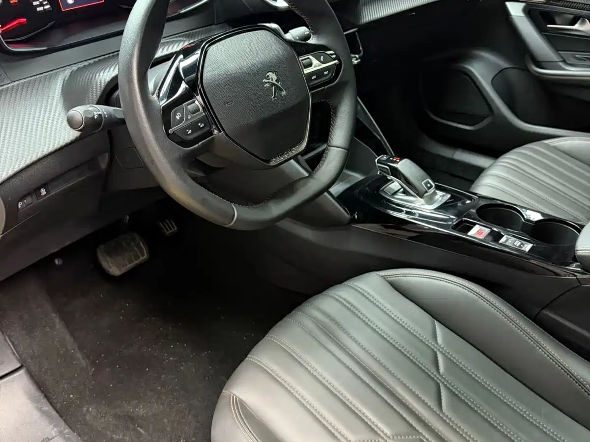 Photo 17 - Peugeot 2008