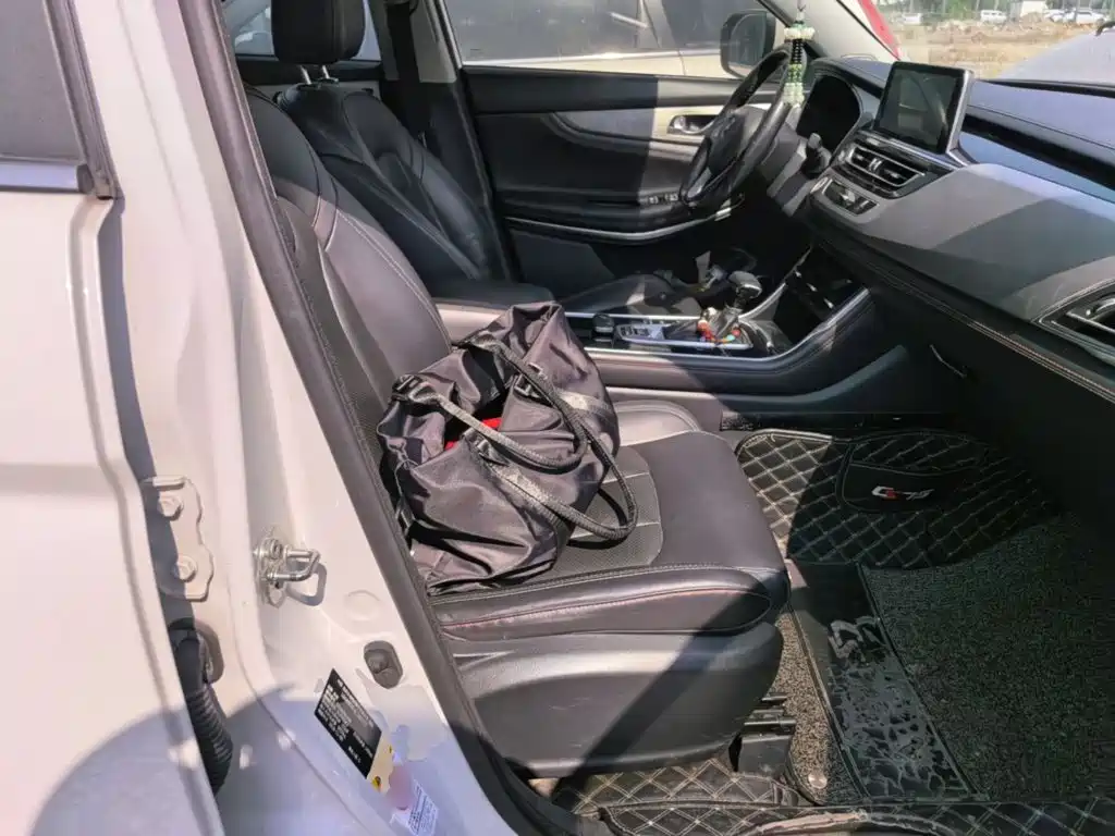 Photo 25 - Changan CS75