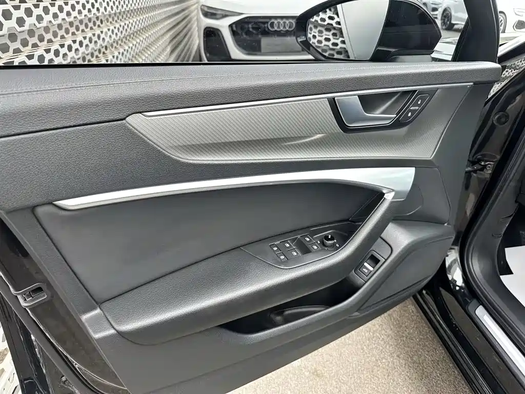 Фото 10 - Audi A6L