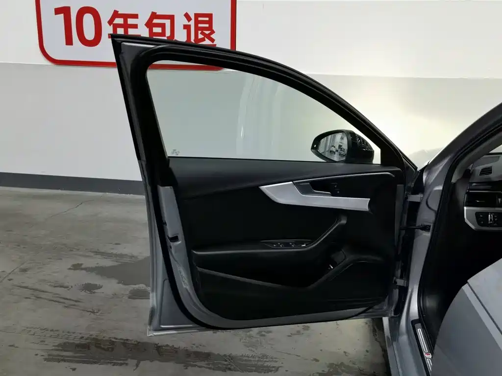 Фото 8 - Audi A4L