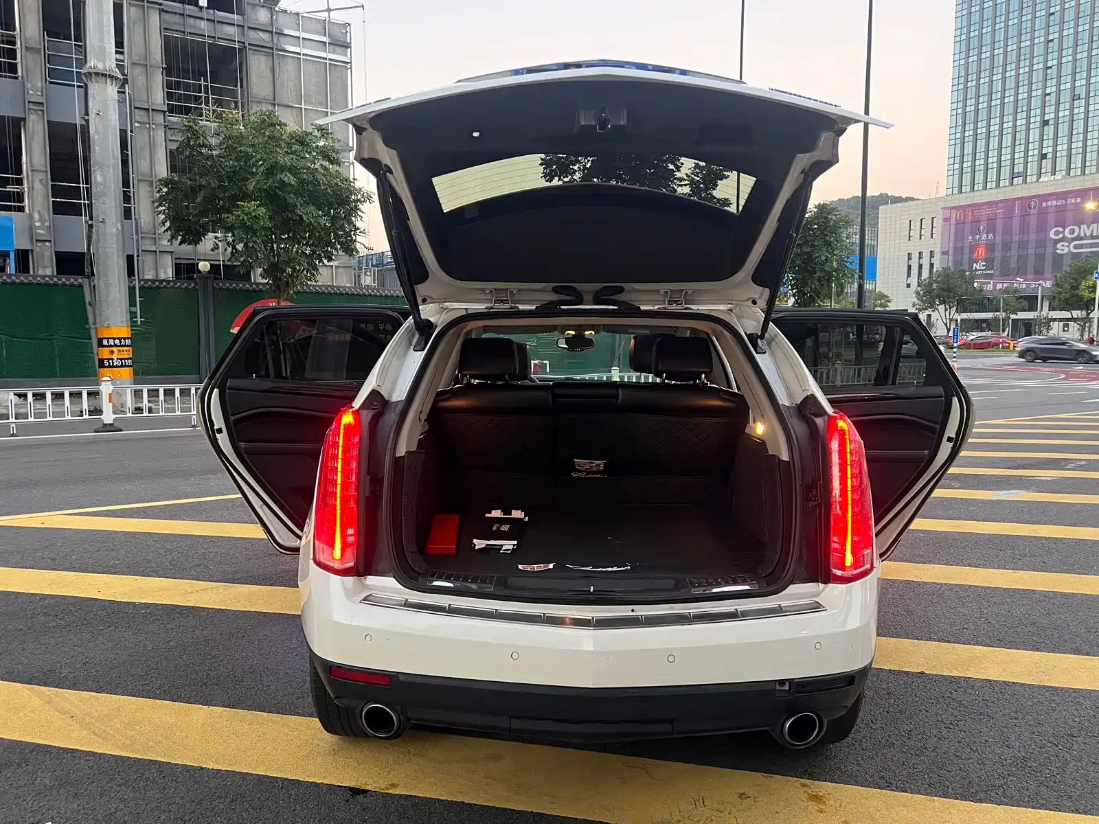 Фото 16 - Cadillac SRX