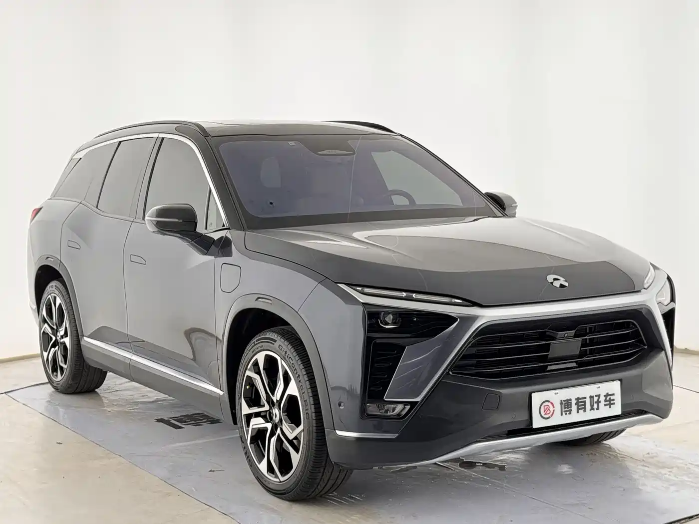 Фото 2 - NIO ES8