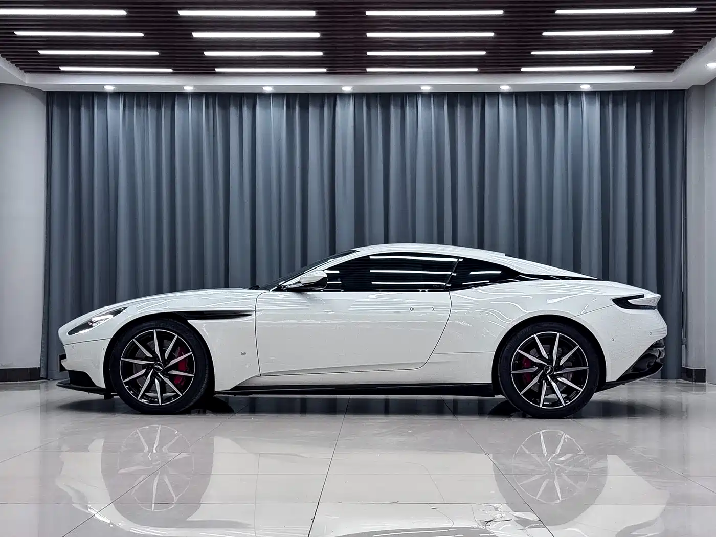 Aston Martin DB11 2018 2019 Model 4.0T V8 Coupe