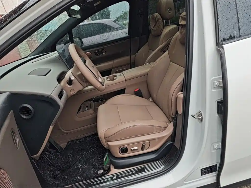 Li Auto i6 2026 2025 2WD Base Model