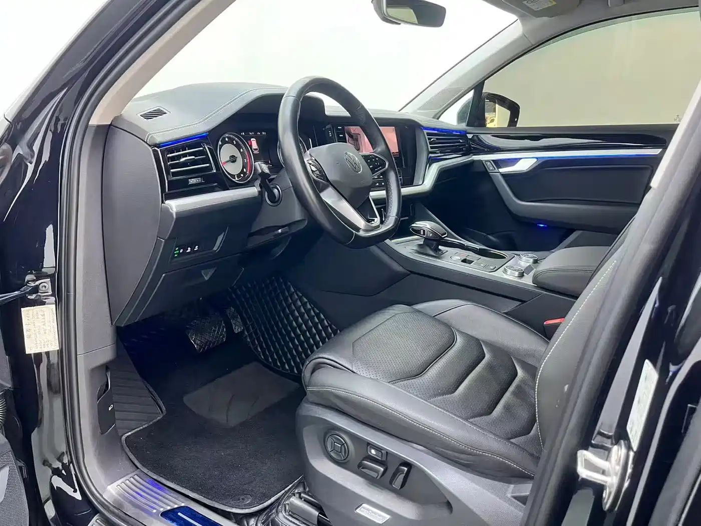 Volkswagen Touareg 2021 2.0TSI Pilot Special Edition фото 7