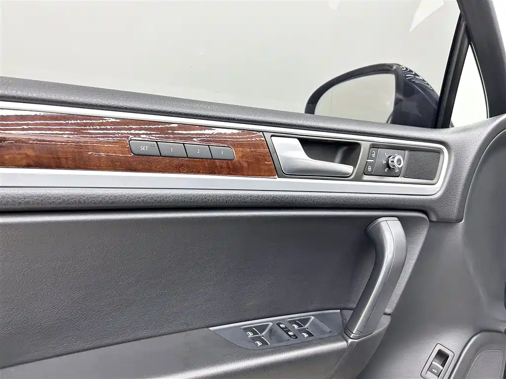 Volkswagen Touareg 2011 3.0TSI Premium фото 15