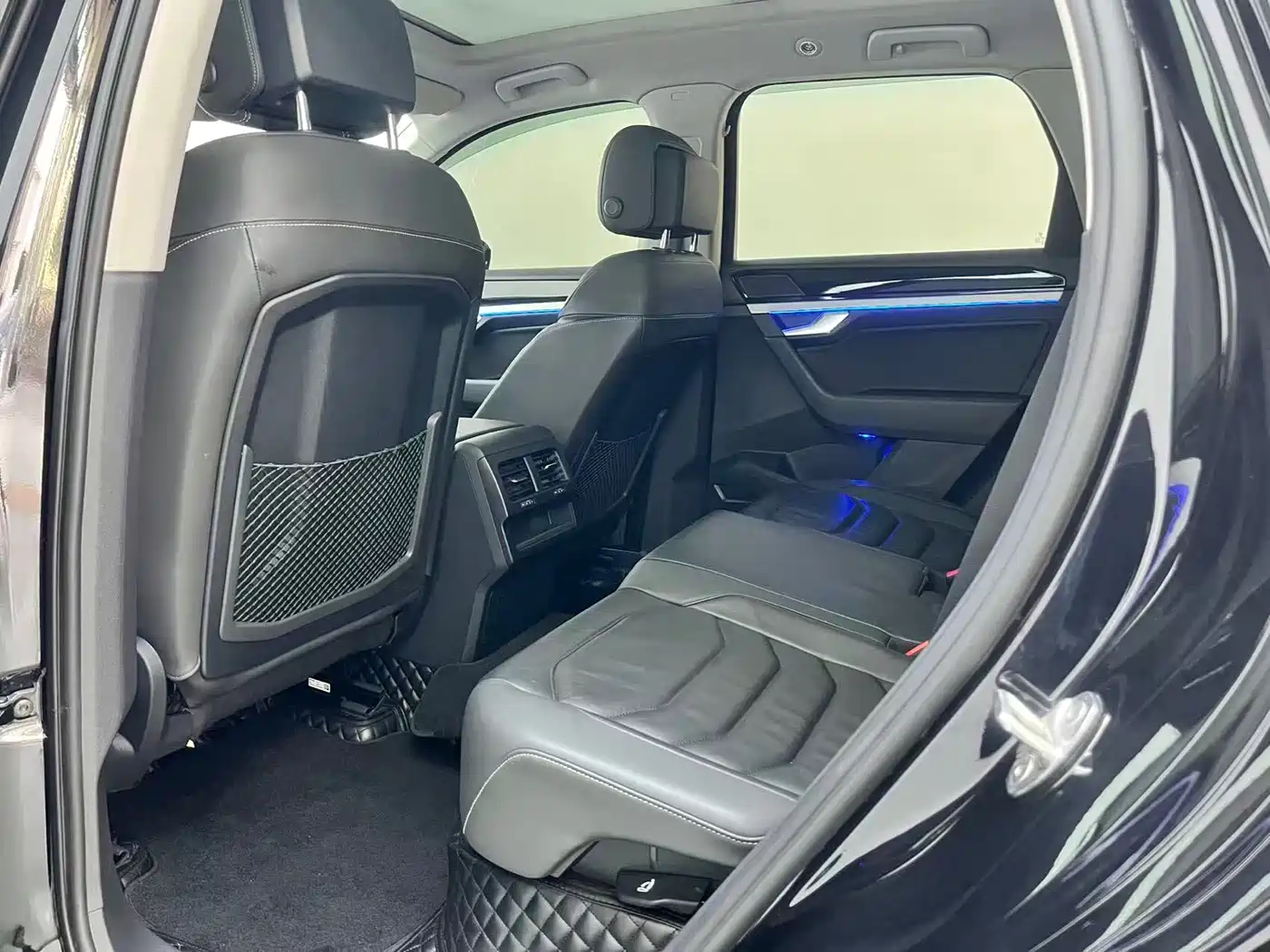 Volkswagen Touareg 2021 2.0TSI Pilot Special Edition фото 8