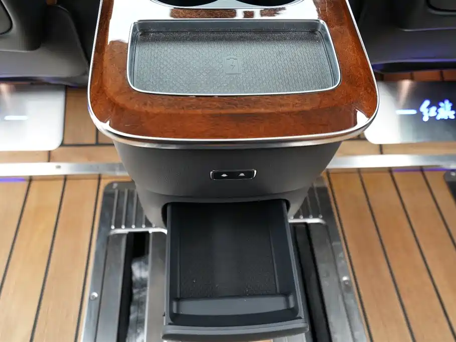 Hongqi HQ9 2023 2.0T Smart Connect Flag Smooth Edition фото 15