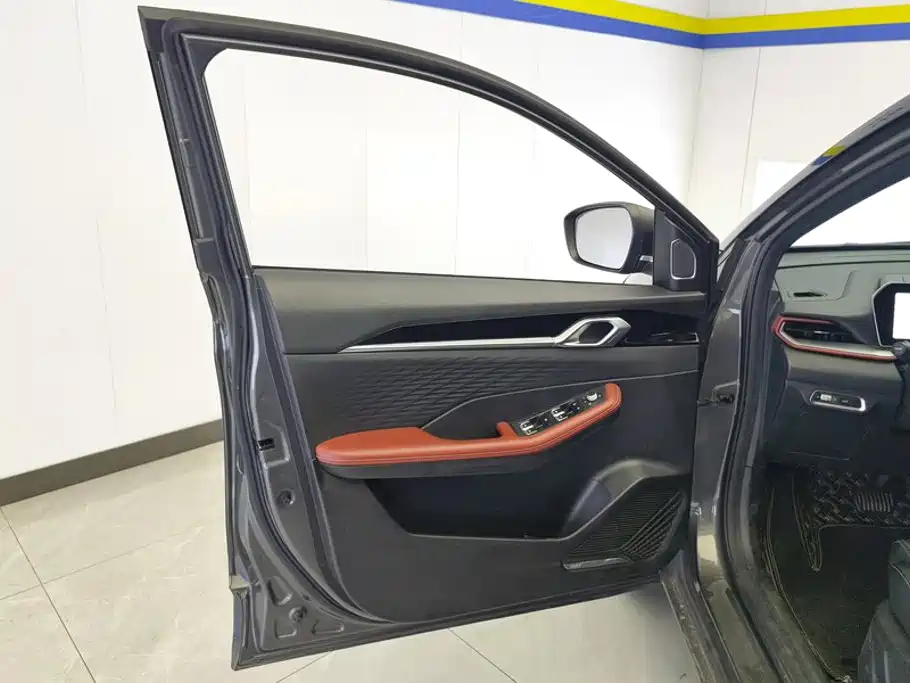 Фото 7 - Geely Coolray