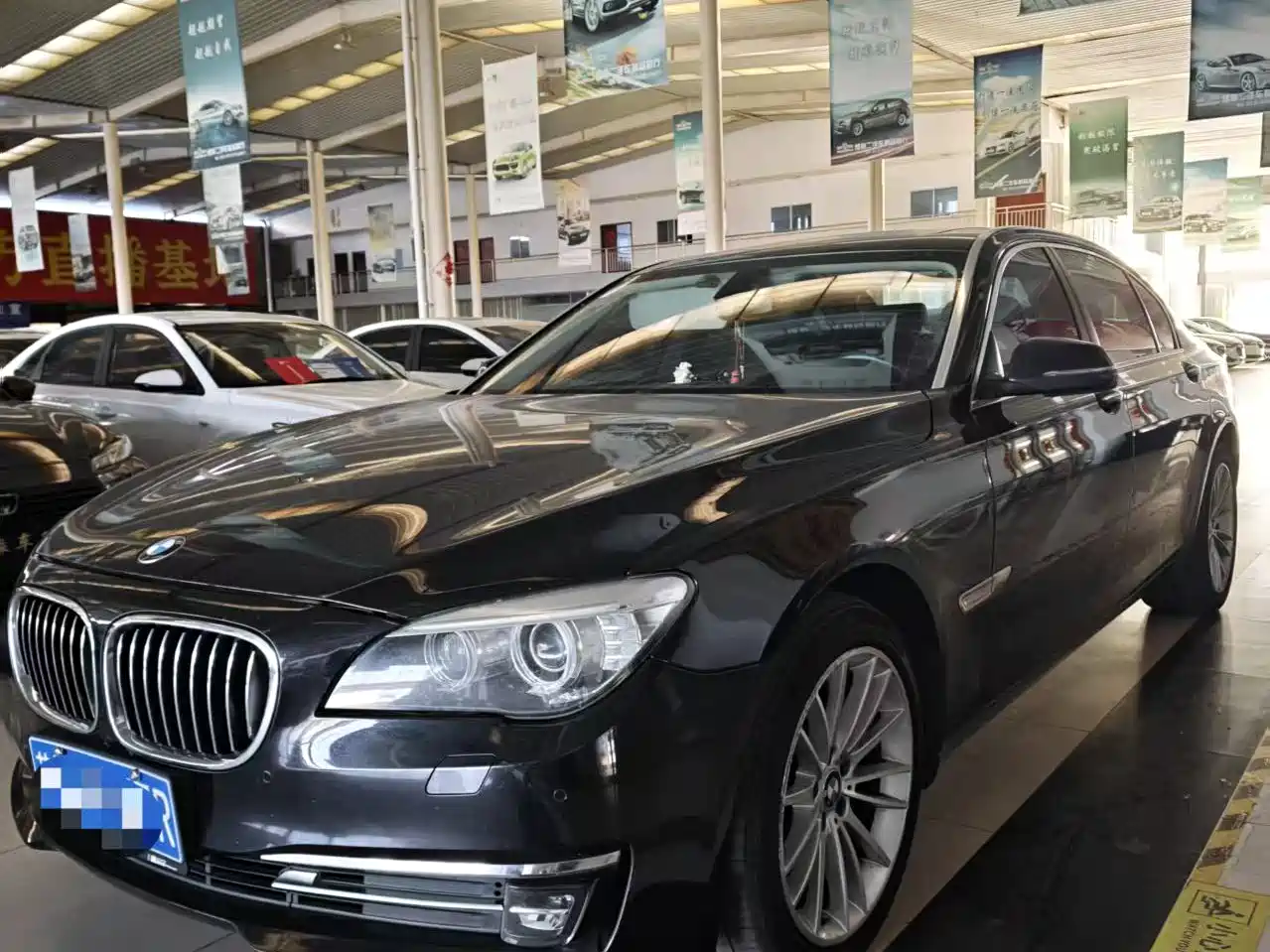 BMW 7 Series 2013 Model 740Li Leading