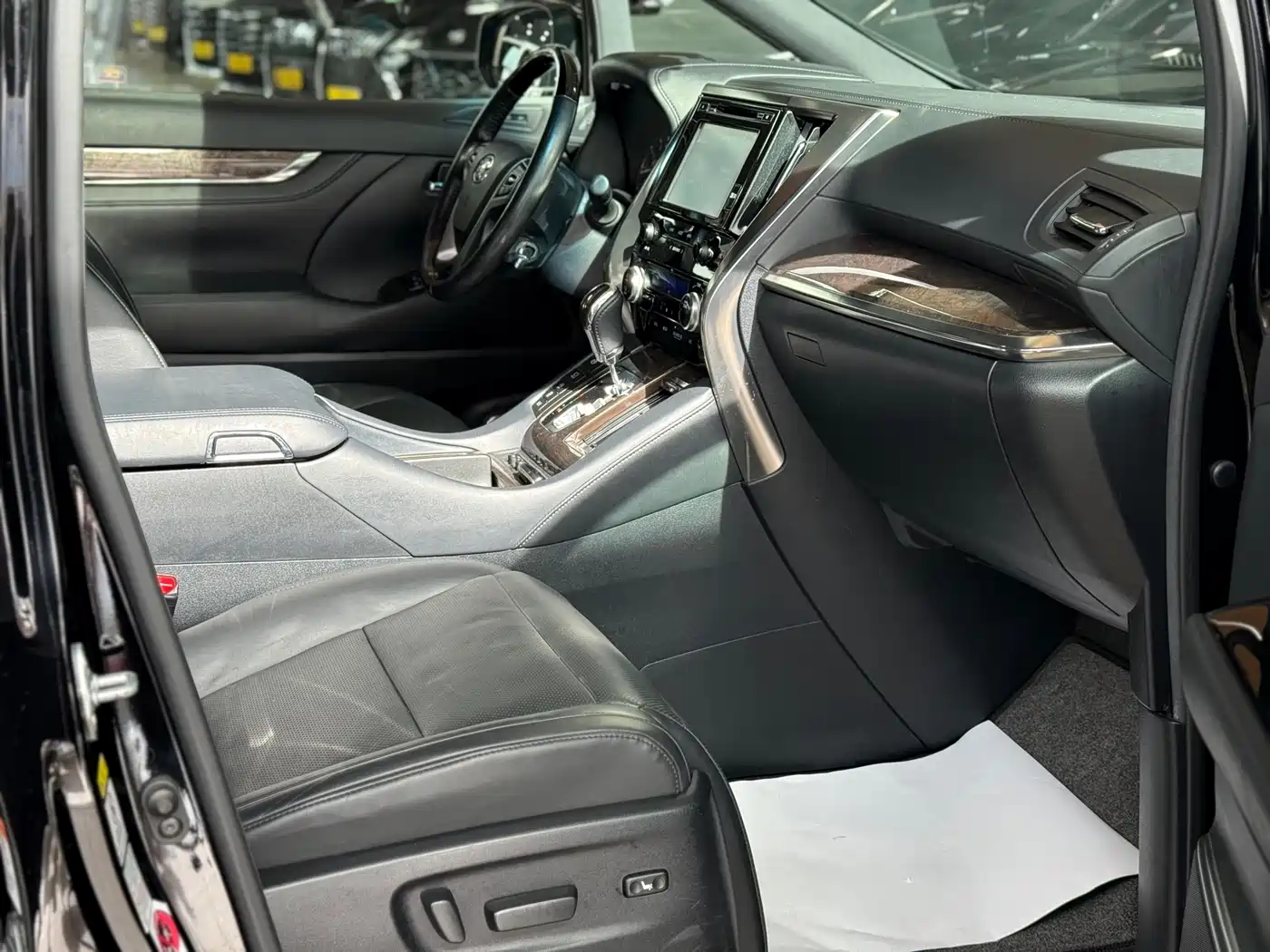 Toyota Alphard 2018 Facelift 3.5L Premium Edition фото 18