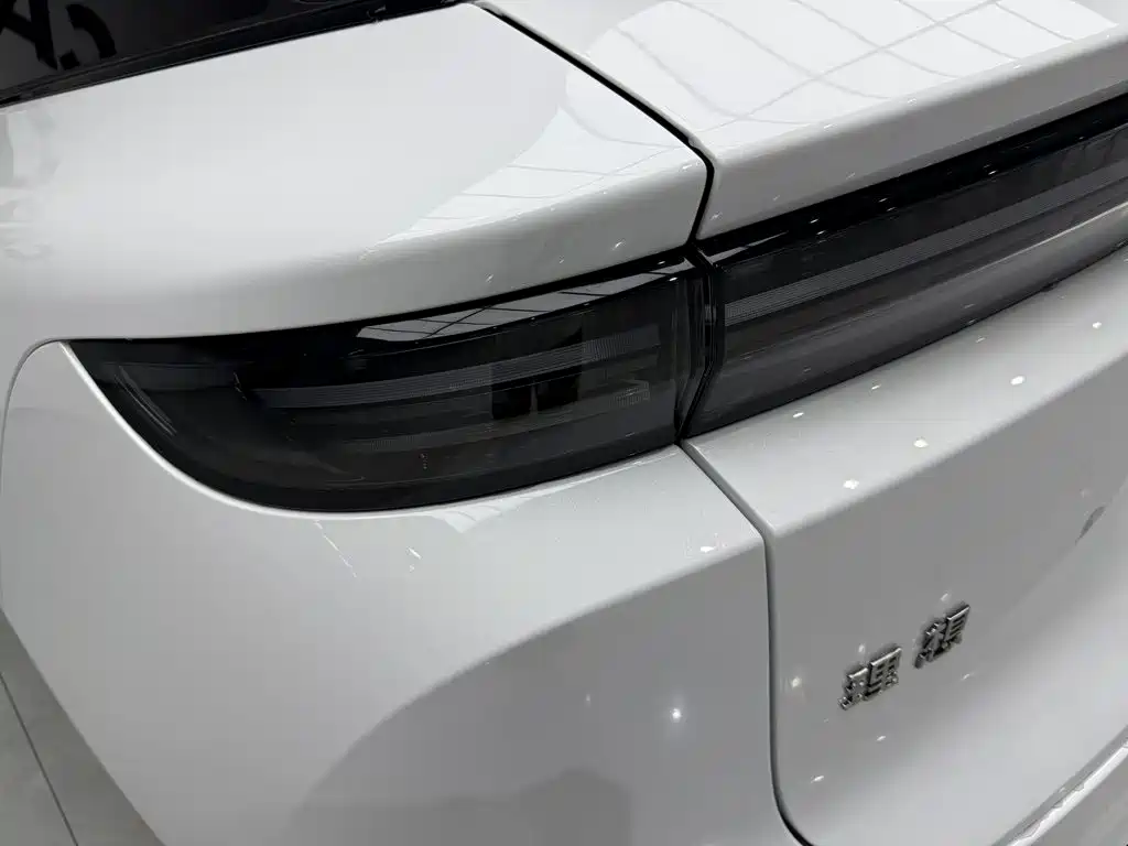 Фото 6 - Li Auto i6