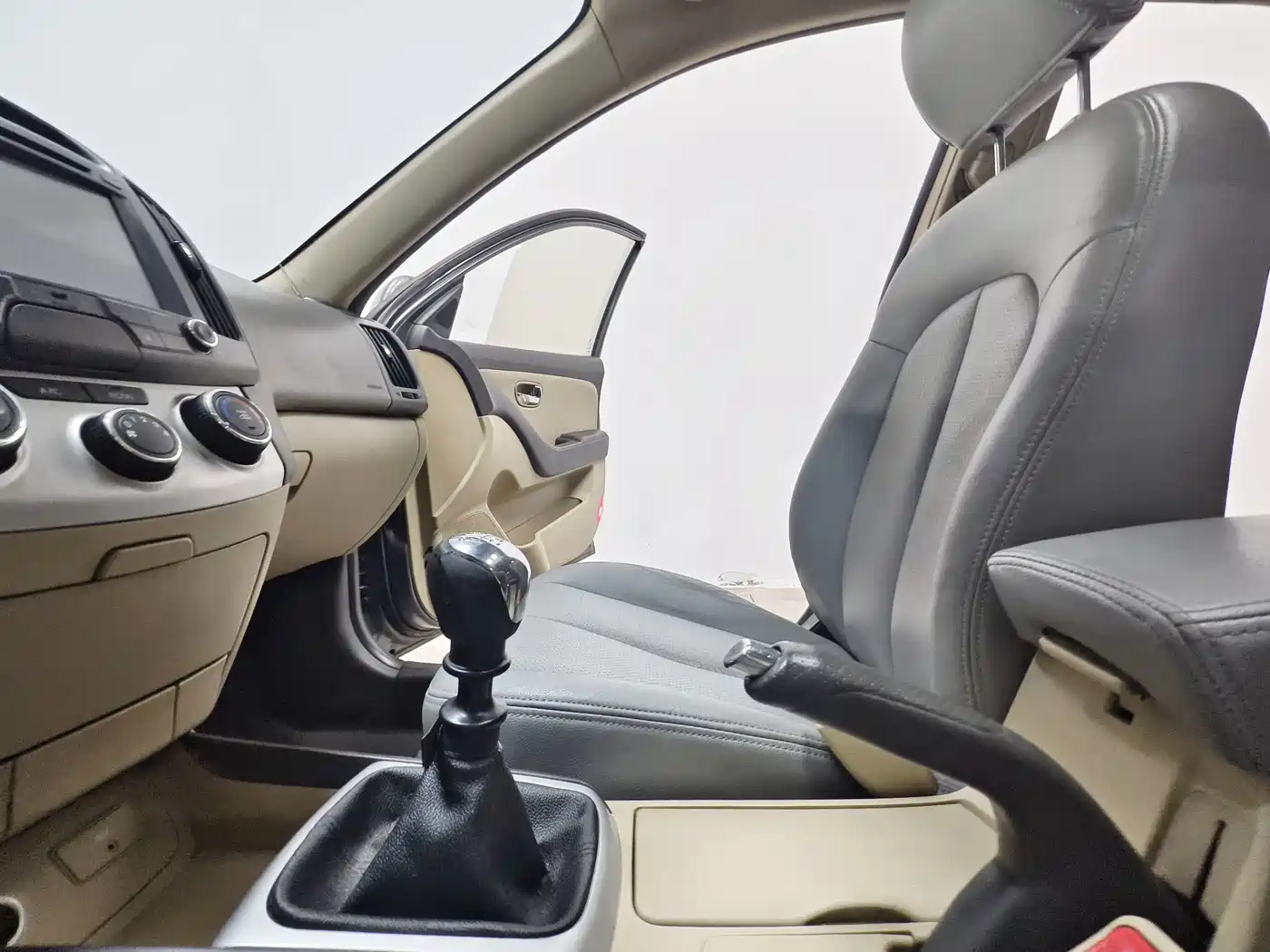 Hyundai Elantra 2010 2010 1.6L MT GLS