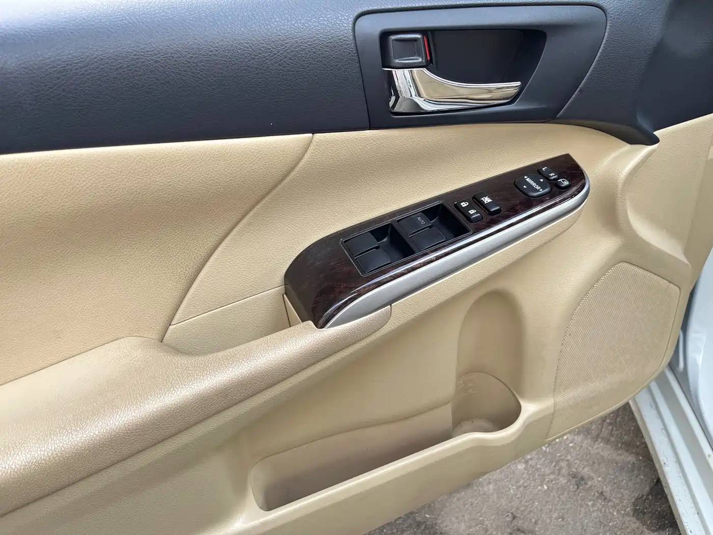 Toyota Camry 2016 2.0G 10th Anniversary Leading Edition фото 13