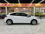 Photo 7 - Chevrolet Cruze