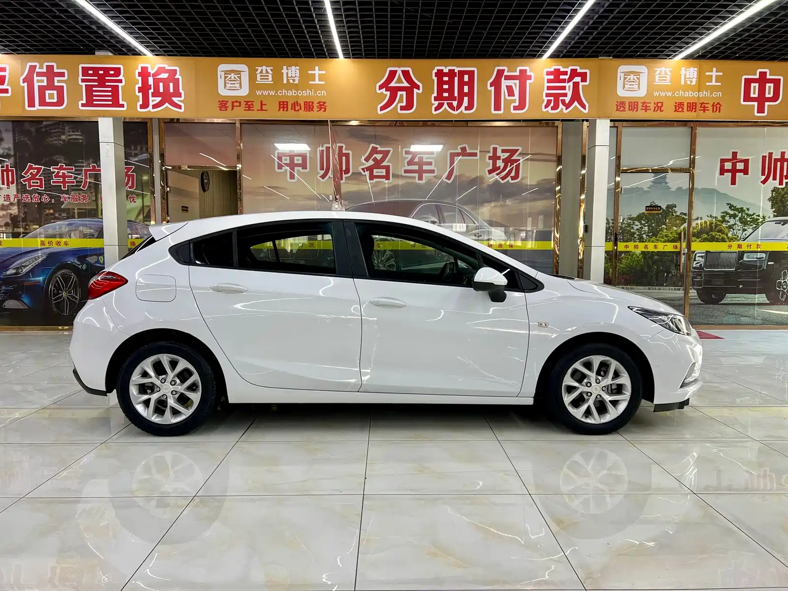 Photo 7 - Chevrolet Cruze