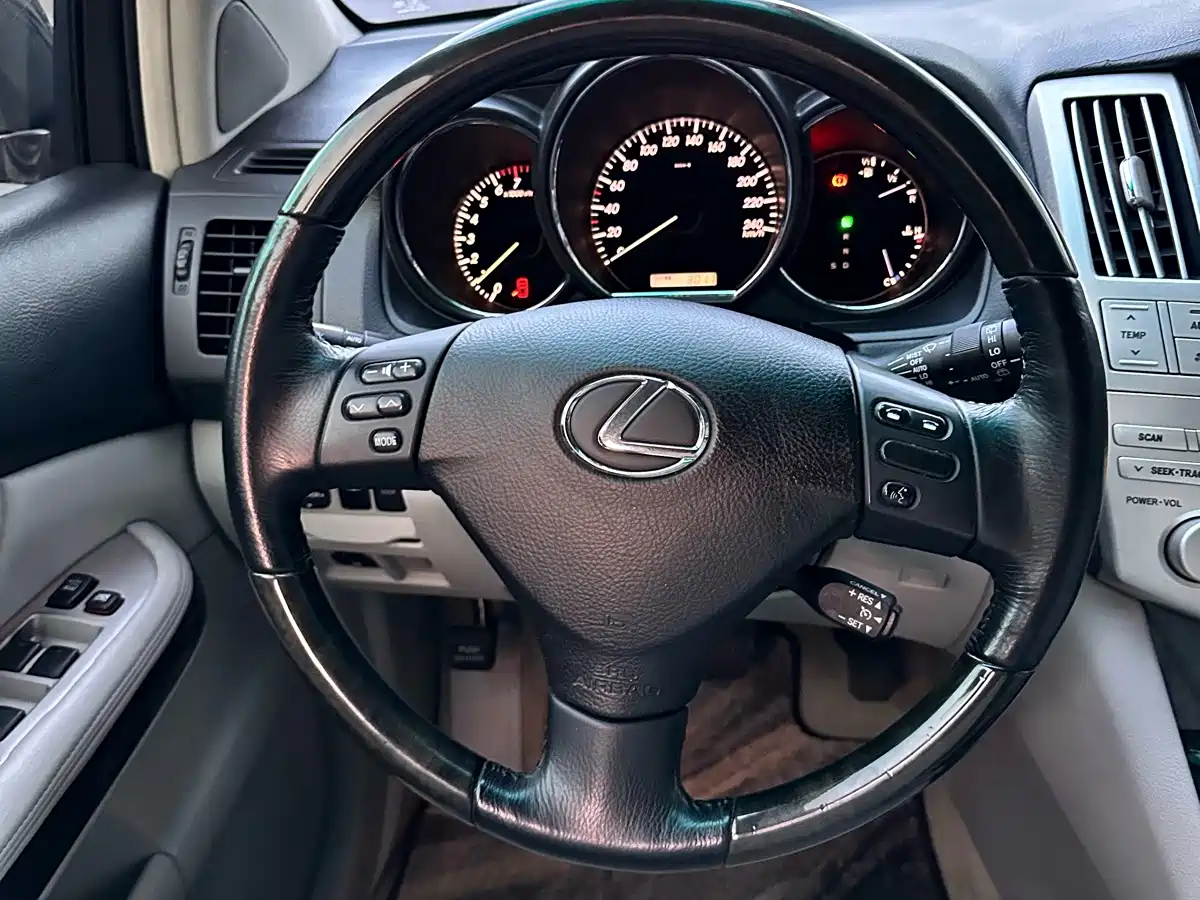 صورة 11 - Lexus RX Classic