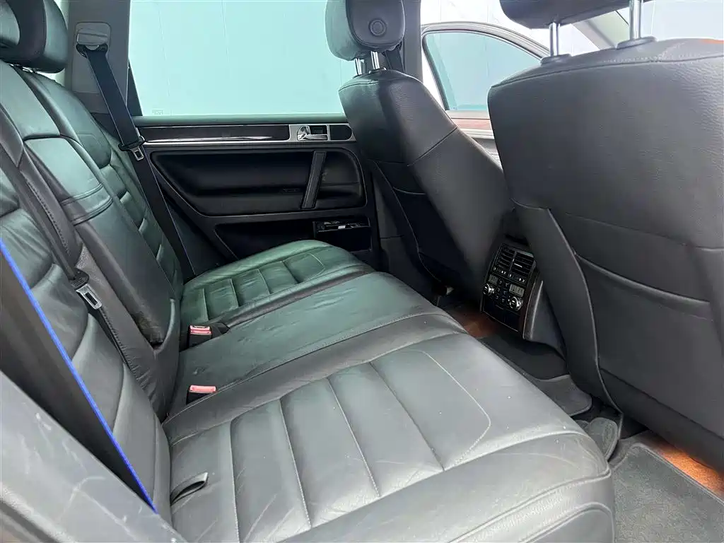 Volkswagen Touareg 2007 4.2L Premium фото 11