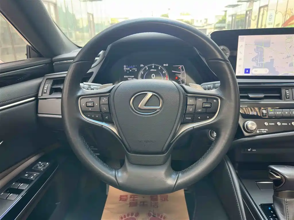 Lexus ES 2022 200 Excellence Edition фото 13