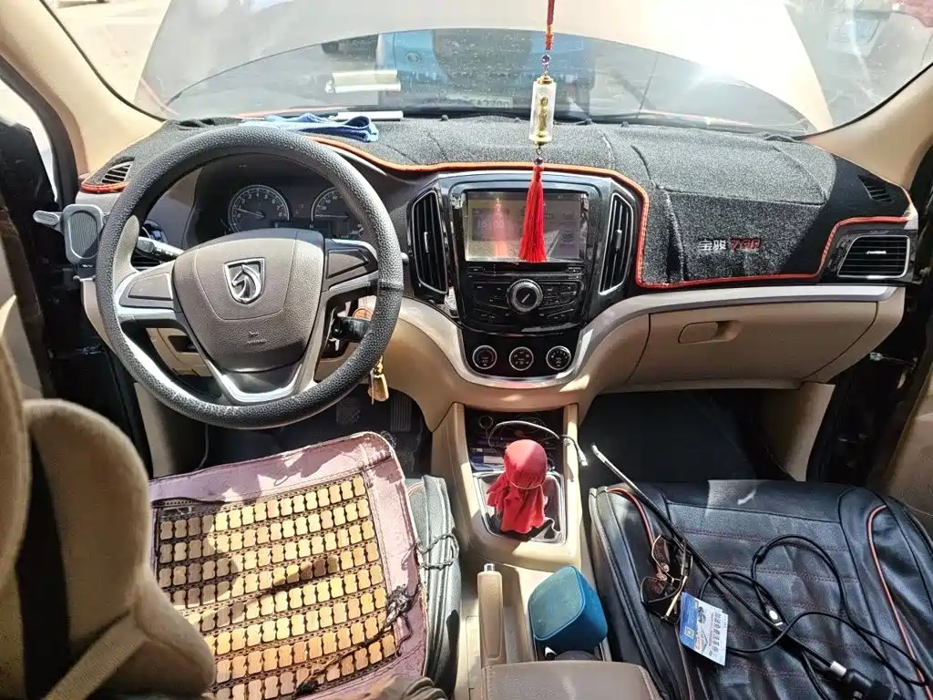 Baojun 730 2015 2014 1.5L Manual Standard 7-seater